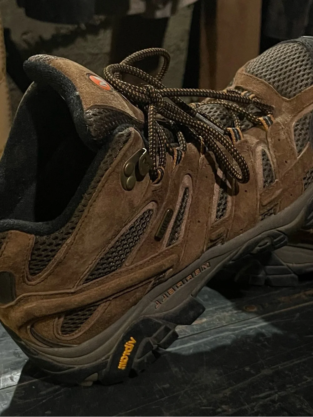 Merrell Moab 2 Mid Waterproof Hiking Boots Mens 8 Earth Brown Suede Outdoor
